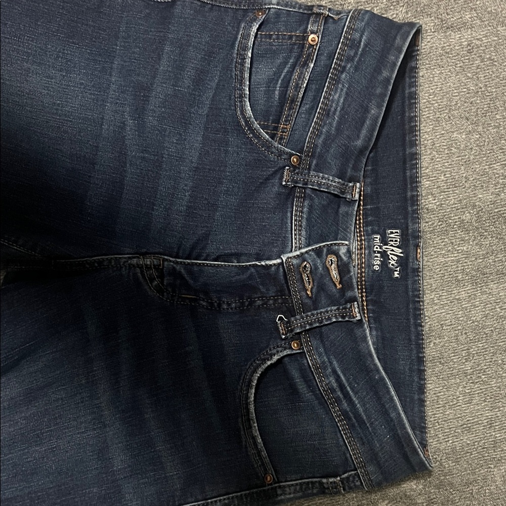 Maurices Everflex Midrise flare jeans
(2)